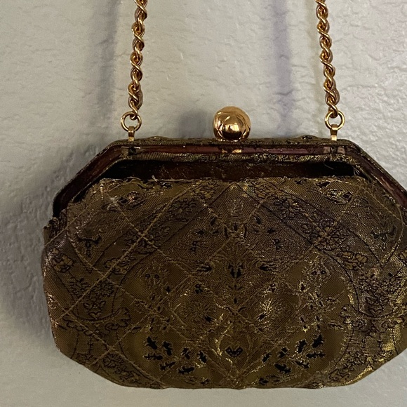 AUTHENTIC CHANEL Gold Brocade Evening Clutch w/ gold hardware shoulder strap - Picture 4 of 11